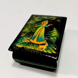 Vtg Palekh “Snegurochka” Handmade Hand Painted Signed Small Trinket Lacquer Box